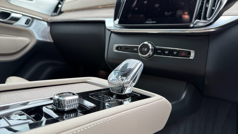 Volvo XC90 2.0 T8 PHEV Ultra Dark 5dr AWD Geartronic Estate